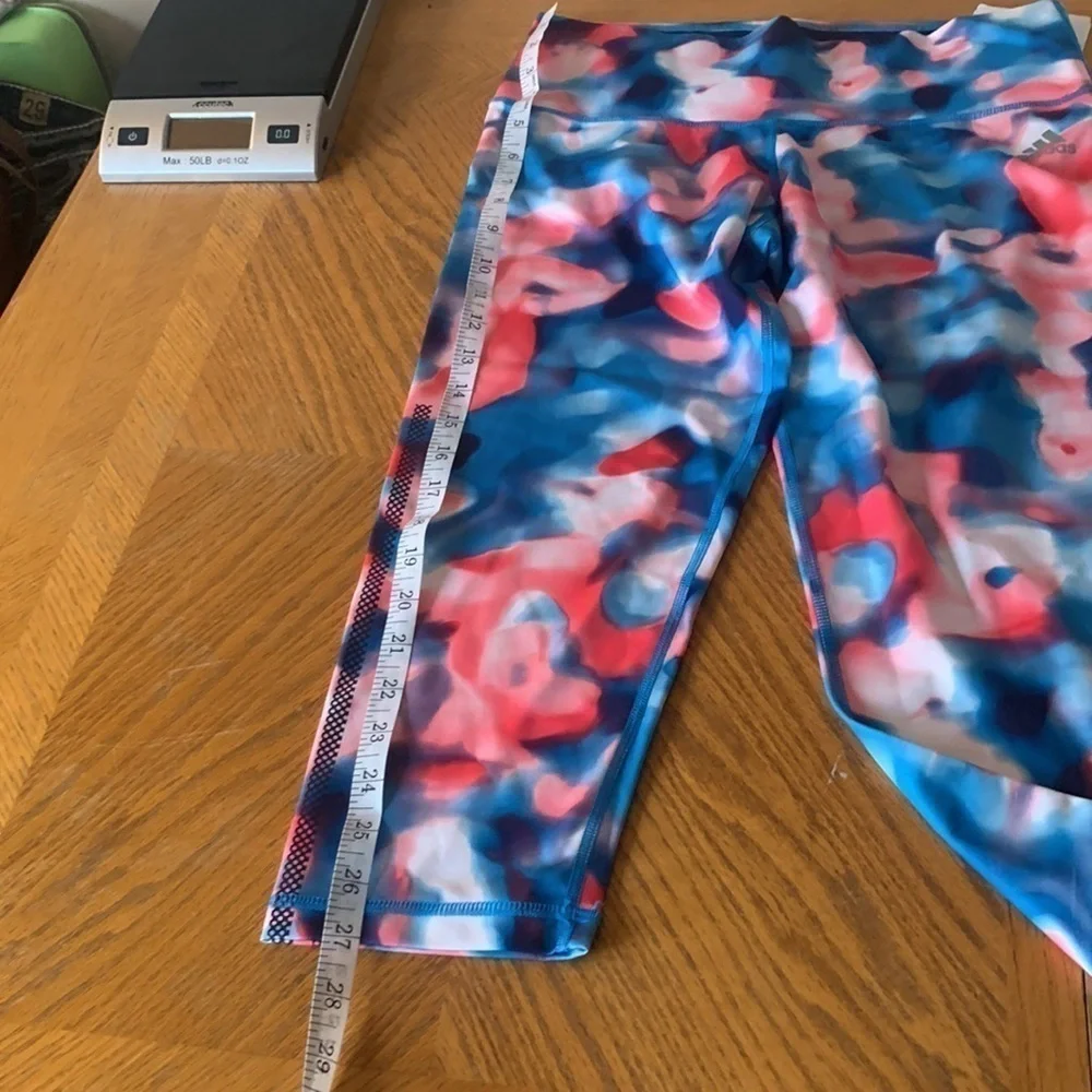 𝅺NWT Adidas workout capri pants - Picture 5 of 7